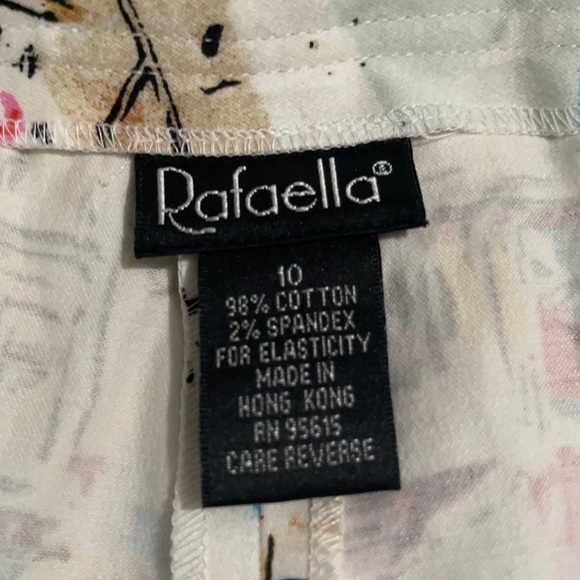 RAFAELLA Multicolor Floral Cuffed Capri Pants - Picture 6 of 7